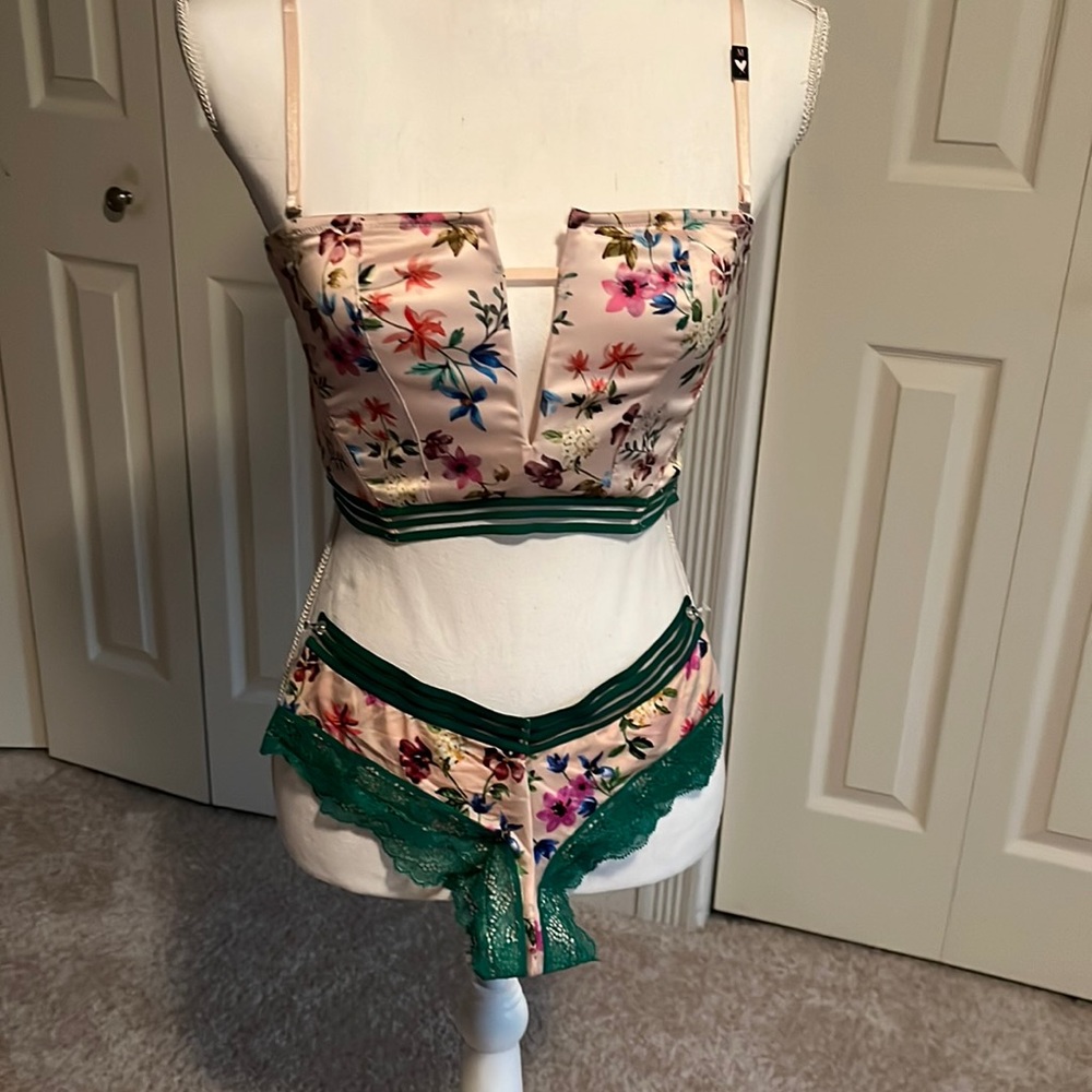 NWT Victoria’s Secret matching brassiere and panty